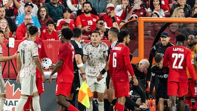 Cinco expulsiones en apenas 10 partidos: la preocupante racha que arrastra la Roja de Nicolás Córdova