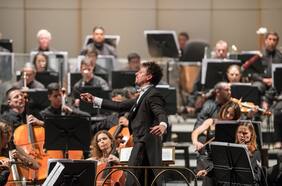 Teatro Municipal de Santiago nombra a Paolo Bortolameolli nuevo director titular de la Orquesta Filarmónica de Santiago