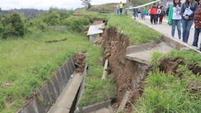Declaran alerta roja en Arauco por riesgo de remociones en masa: evacuan a 152 familias de Villa El Mirador