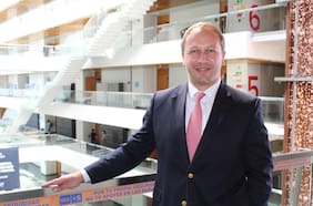 Exsubsecretario Alejandro Weber asumió como decano de la Facultad de Economía y Negocios de la Universidad San Sebastián