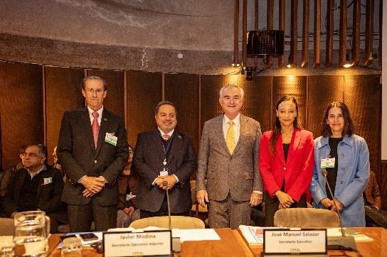 Carlos Williamson, rector Universidad San Sebastián; Javier Medina, secretario ejecutivo adjunto a.i. de la CEPAL; José Manuel Salazar-Xirinachs, secretario ejecutivo de la CEPAL; Esther Kuisch Laroche, directora de la Oficina Regional de la UNESCO en Santiago e Isabel García Pérez de Arce, directora del Archivo de Originales del Centro de Documentación Sergio Larraín García-Moreno, Facultad de Arquitectura, Diseño y Estudios Urbanos UC.