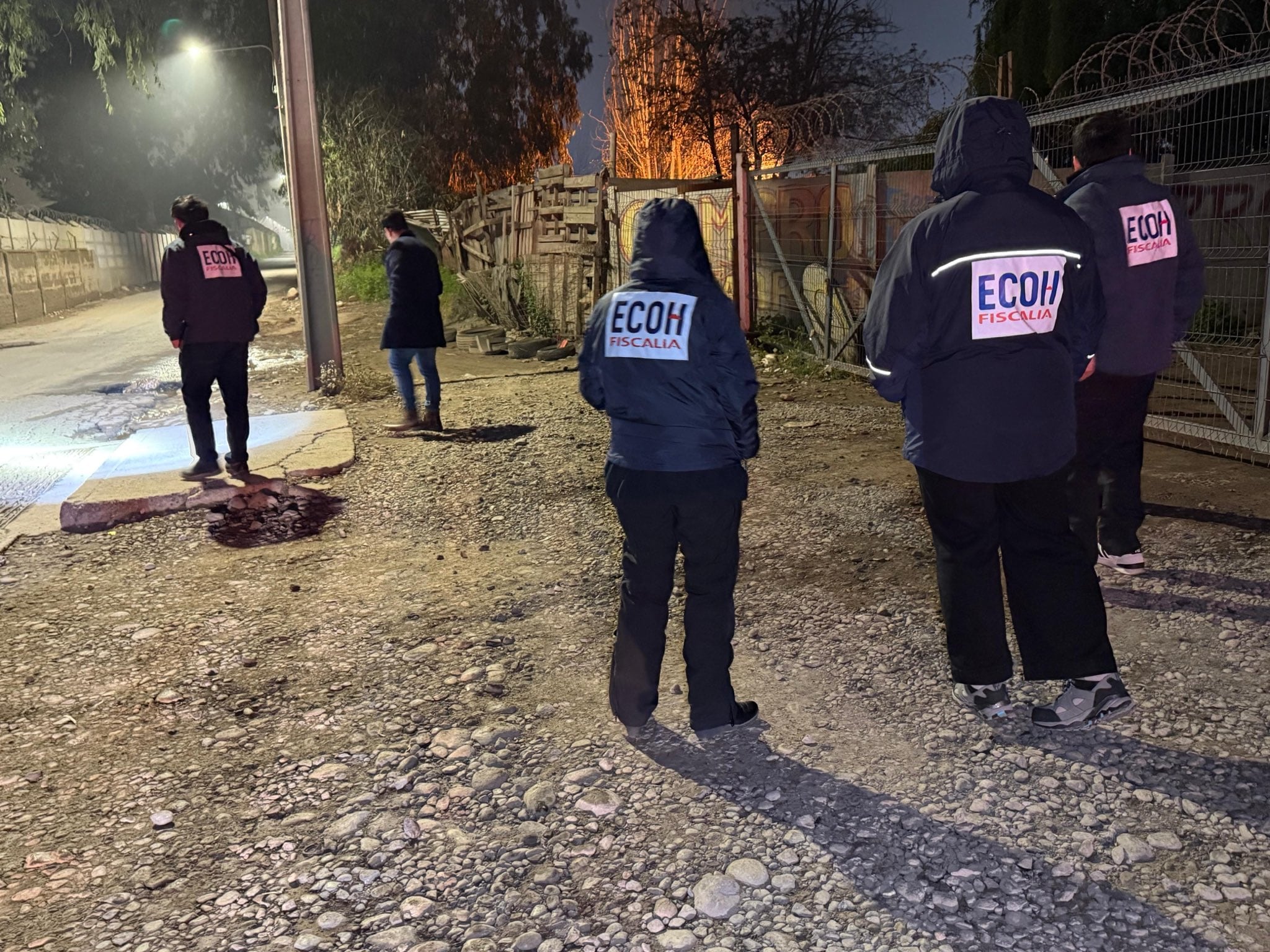 Hombre de 25 años en riesgo vital tras ser baleado afuera de una presunta fiesta clandestina en Puente Alto