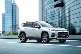Entre japoneses: Suzuki toma prestado el RAV4 para su aventura europea en los SUV ecoamigables