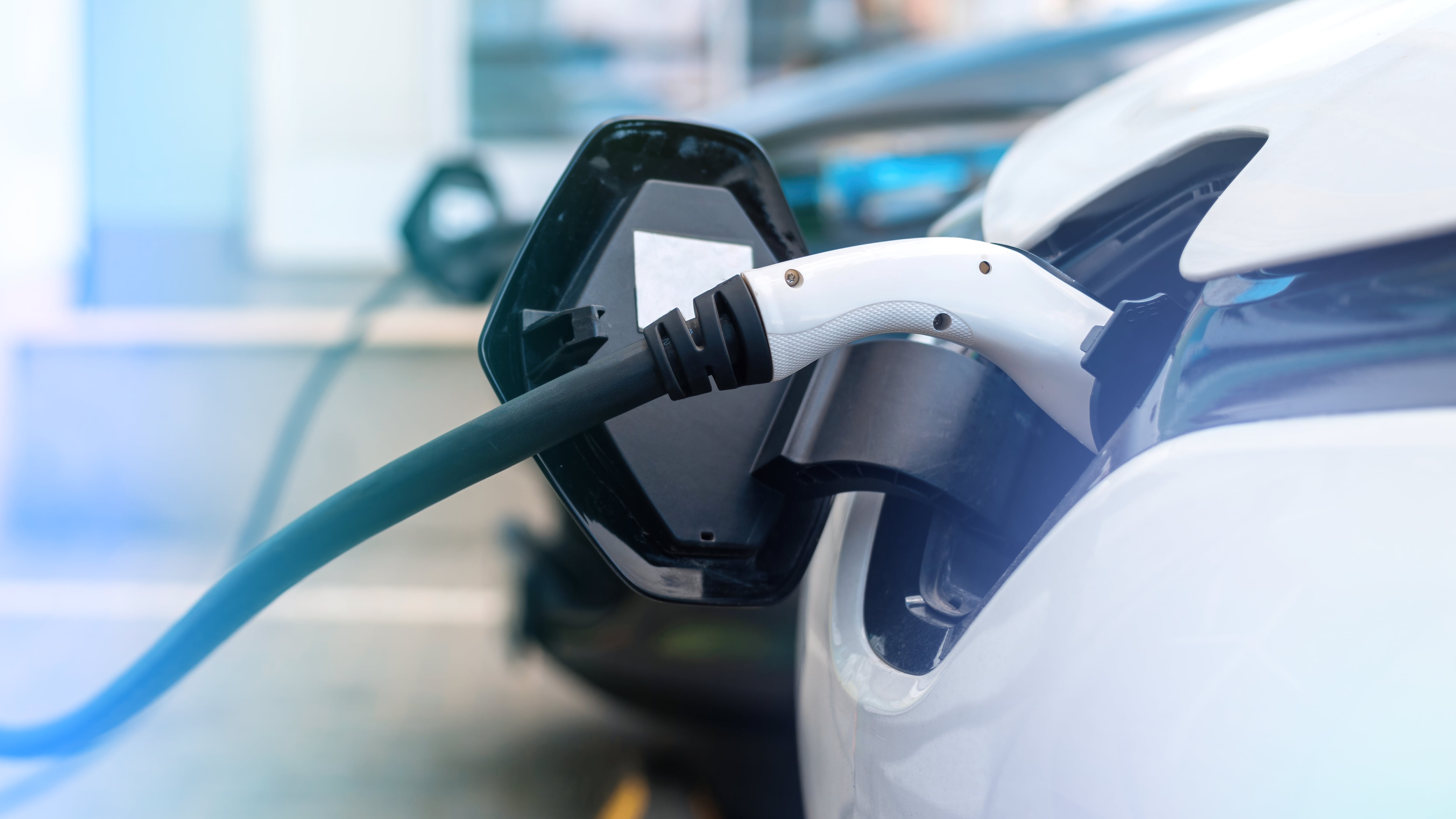 Ventas de autos electrificados enchufables siguen disparándose y los eléctricos lideran en 2026