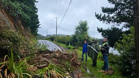 Rutas cortadas y más de 40 viviendas con daños deja sistema frontal en la zona centro-sur