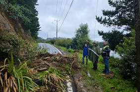 Rutas cortadas y más de 40 viviendas con daños deja sistema frontal en la zona centro-sur