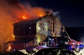 Aumentan a más de 65 los muertos a causa de un incendio de un hotel en el norte de Turquía