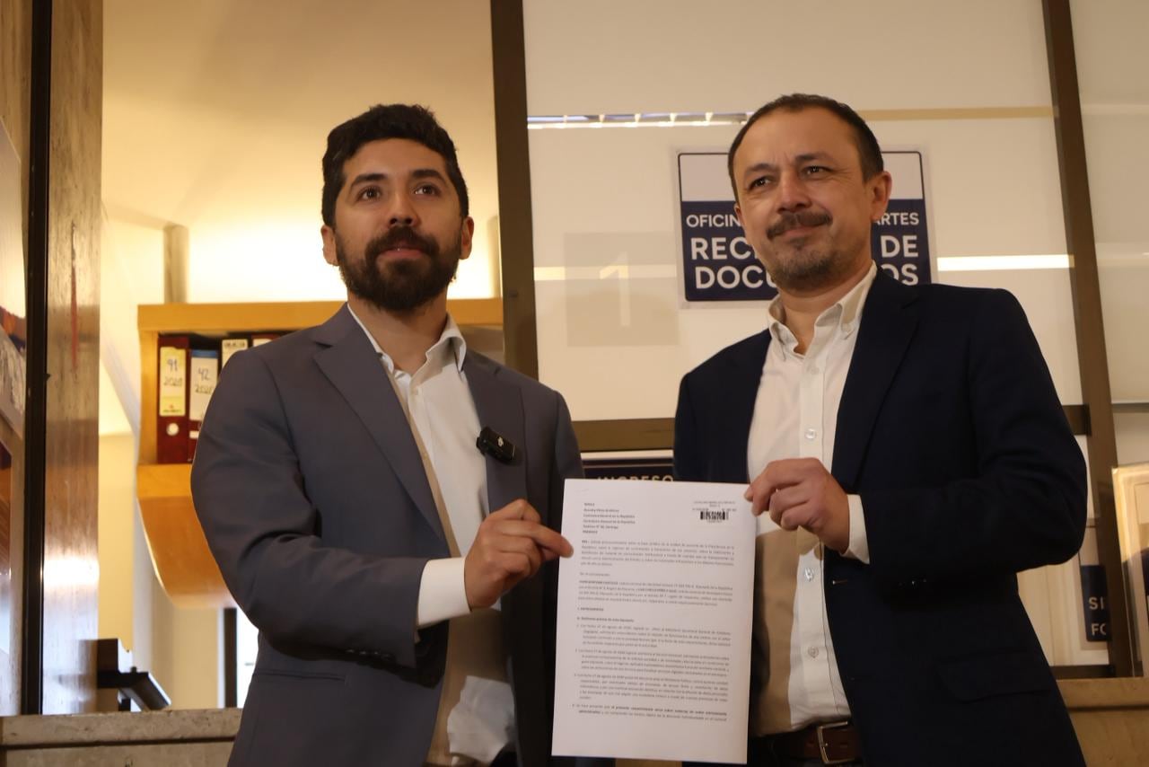 Diputados de oposición recurren a Contraloría para que se investiguen vínculos de asesor argentino Fernando Cerimedo en Chile
