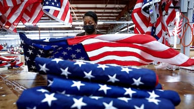 Economía de Estados Unidos crece más de lo esperado en el tercer trimestre