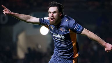 En racha: Ben Brereton convierte y asiste para la goleada del Derby County