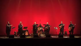 Quilapayún corona la celebración de sus 60 años con show estelar en el Teatro Municipal de Santiago