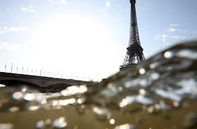 El alarmante riesgo de nadar en el río Sena para los atletas de París 2024