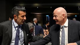 Luis Figo pide que Infantino renuncie a la FIFA: “Es el comportamiento más bajo, deshonesto y cobarde que he visto”