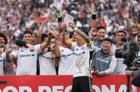 “¿Este es de verdad?”: Esteban Pavez se ríe del galvano de la Copa Chile que le entregó la ANFP