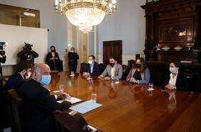 Gremios de emprendedores y pymes se reúnen con presidentes del Senado y de la Cámara para abordar nuevo proceso constituyente