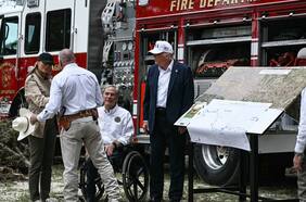 Trump visita Texas para evaluar los daños por inundaciones