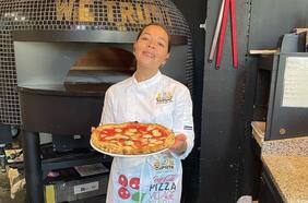 La historia de la chilena que fue elegida como la mejor pizzera del mundo en prestigioso concurso de Italia