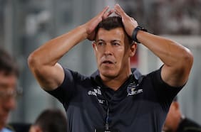 La particular defensa del presidente de Rosario Central a Jorge Almirón: “Hasta mi mamá me pide que lo eche, pero no”