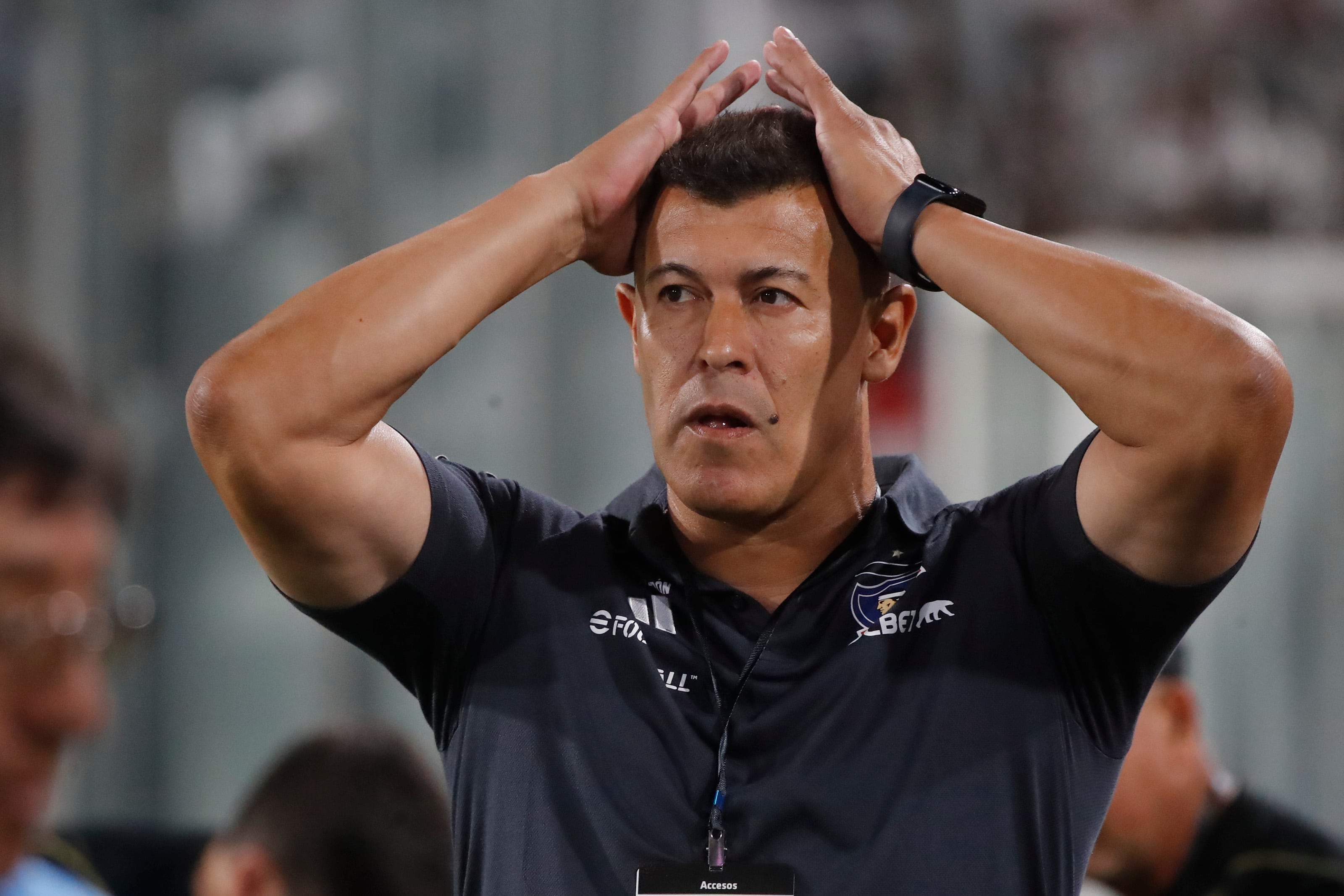La particular defensa del presidente de Rosario Central a Jorge Almirón: "Hasta mi mamá me pide que lo eche, pero no"