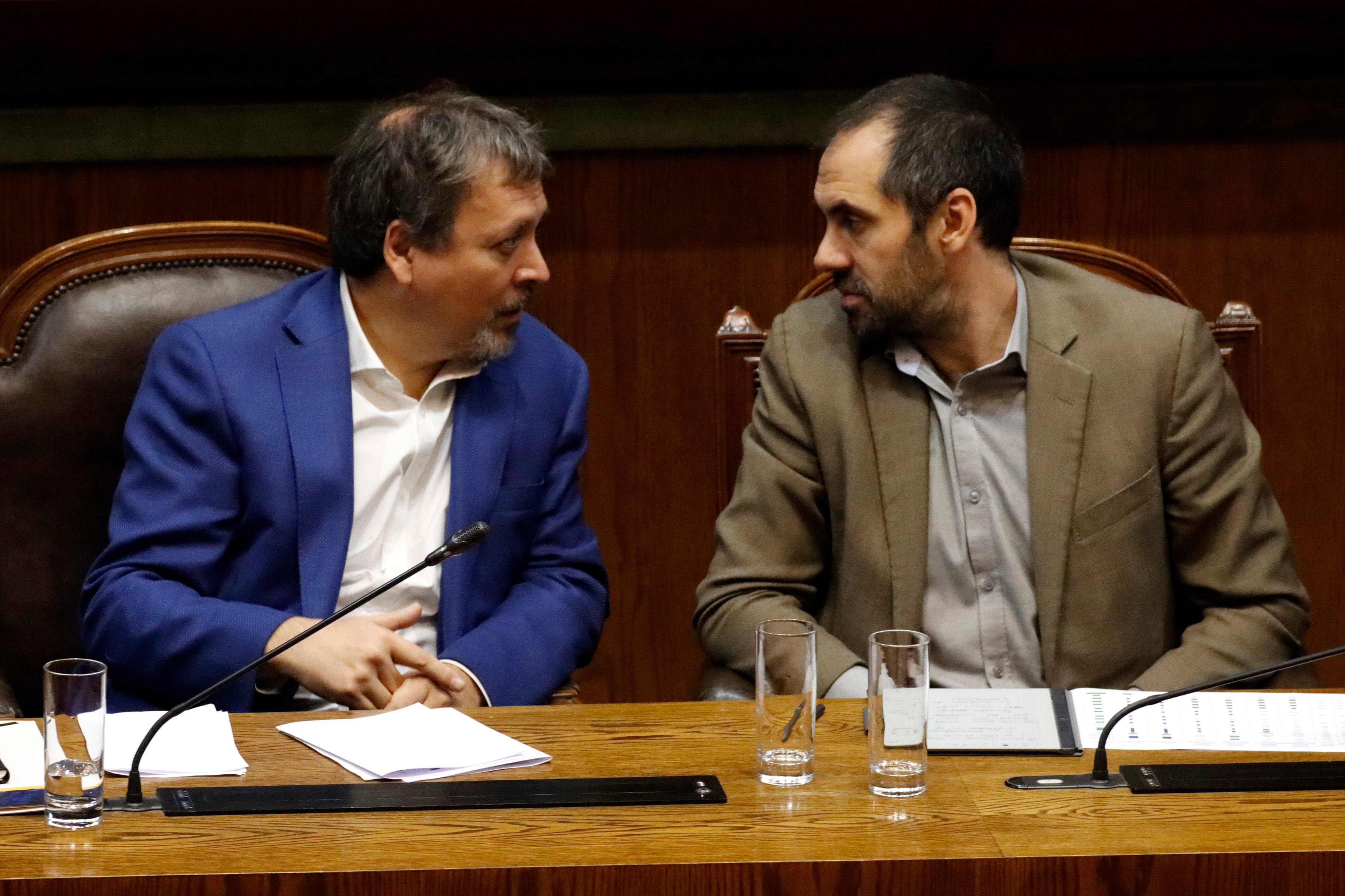 El subsecretario de Pesca, Julio Salas, junto al ministro de Economía, Nicolás Grau.