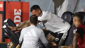 Golpeando el banco: la furia de Javier Correa en Colo Colo tras lesionarse a semanas del Superclásico con la U