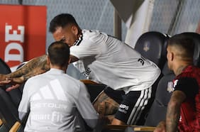 Golpeando el banco: la furia de Javier Correa en Colo Colo tras lesionarse a semanas del Superclásico con la U