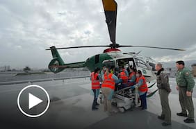 El momento en que adulta mayor aislada por inundaciones es rescatada en helicóptero en Pencahue