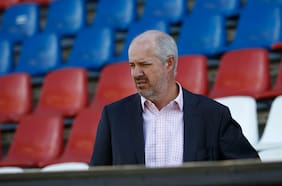 La sombra que crece sobre Juan Tagle: la grave crisis de la UC genera fuertes críticas internas contra el presidente de Cruzados