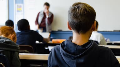 Mineduc anuncia reanudación de clases para este miércoles en cuatro regiones del país