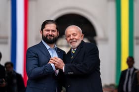 Bilateral, reunión ampliada y firma de acuerdos: la nutrida agenda de Boric con Lula en primer día de actividades en Brasil