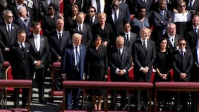 Trump se salta el protocolo con su vestimenta en el funeral del Papa Francisco