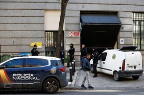 Investigan hallazgo de dos cartas bomba tras explosión en embajada ucraniana en España
