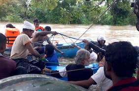 Inundaciones y deslizamientos de tierra dejan al menos 600 muertos en Asia