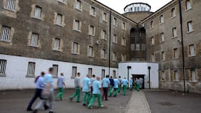 Reino Unido pone en libertad a cientos de presos para combatir el hacinamiento en las cárceles