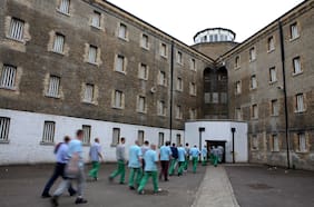 Reino Unido pone en libertad a cientos de presos para combatir el hacinamiento en las cárceles