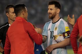 Alexis Sánchez vs. Lionel Messi: idas y vueltas de una fría relación