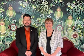 En medio de solicitud del Servel para disolver el partido: timonel de Comunes se reúne con expresidenta Bachelet