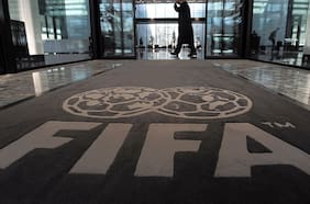 Reuniones con Milad, el ministro Riveros, Yunge, Uauy y más: la FIFA llega a Chile a rayar la cancha por la ley SADP