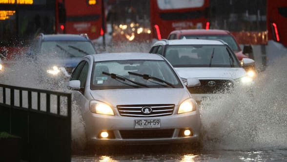 Cuándo llega el próximo sistema frontal a la Región Metropolitana que dejará lluvia fuerte, según el tiempo