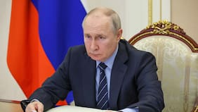 Estados Unidos y Rusia trabajan en un plan de paz para Ucrania con cesiones de su territorio y reducción de sus FFAA