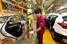 Solo 15 marcas de autos electrificados chinos -de las 129 existentes hoy- sobrevivirán para 2030