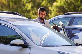 “No se puede seguir escondiendo” y “atenta contra tradiciones republicanas”: diputados de comisión investigadora por líos de platas critican segunda ausencia de Miguel Crispi