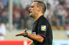 Escándalo en Argentina: la AFA despide al árbitro del VAR que advirtió fuera de juego en un tiro de esquina