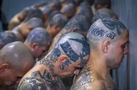 Dentro de la megacárcel de Bukele: reos no volverán a comer carne, dormir con una almohada o ver a sus familias