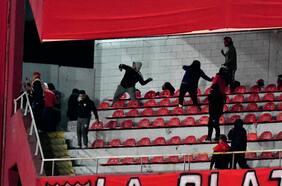 Personal del consulado chileno en Argentina se despliega en estadio de Independiente tras graves incidentes