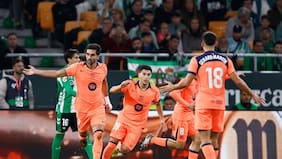 Dolorosa caída para Pellegrini: el líder Barcelona le pasa por arriba al Betis y le corta su racha invicta