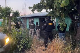 Encarcelan a pareja que habría secuestrado y golpeado a un hombre en Quilleco: en el domicilio se encontraron armas y drogas