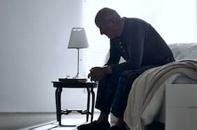 Depresión en la vejez: uno de cada cinco suicidios en Chile corresponde a una persona de 60 años o más