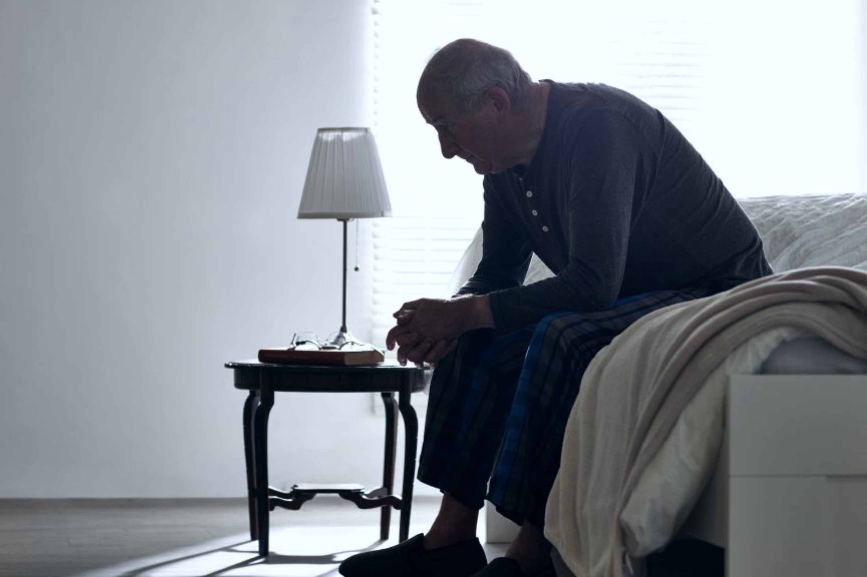 Depresión en la vejez: uno de cada cinco suicidios en Chile corresponde a una persona de 60 años o más
