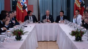 Presidente Kast encabeza reunión con parlamentarios republicanos en Cerro Castillo en medio de tensiones del partido con Chile Vamos
